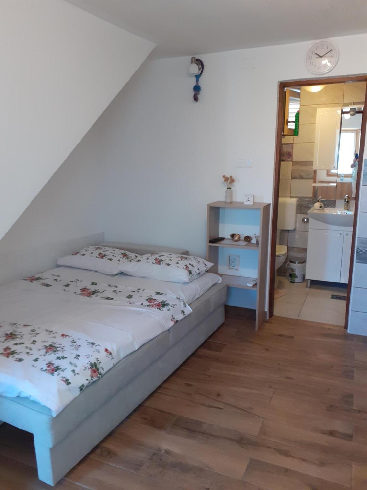 Apartmani Matko Betina  Buitenkant foto