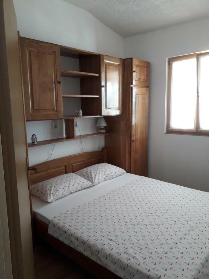 Apartmani Matko Betina  Buitenkant foto