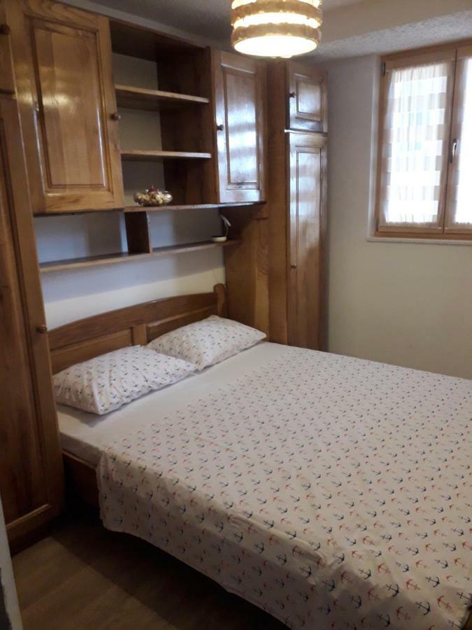 Apartmani Matko Betina  Buitenkant foto